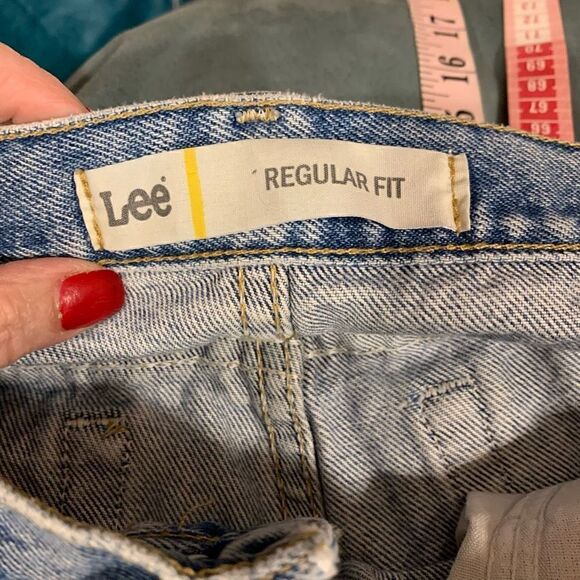 Lee Jeans Women Distressed Lightwash Regular Fit Midrise 38x29‎ - Picture 3 of 8